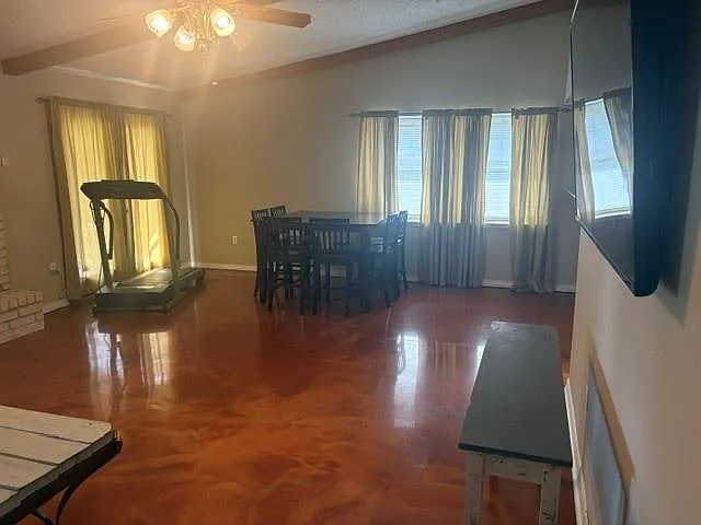 218 Tiffany St — Photo 3