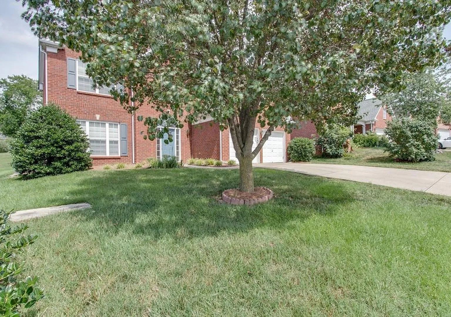 4Bed/2.5Bath in Brentwood, Lawn Care Included! — Photo 3