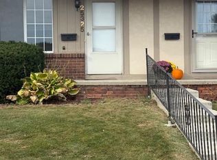 25325 Potomac Dr #3, South Lyon, MI 48178