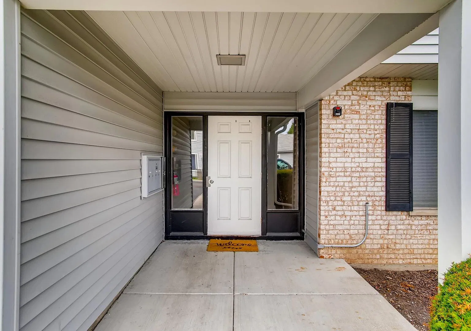 2 bed, 1102 sqft, $2,100 — Photo 2
