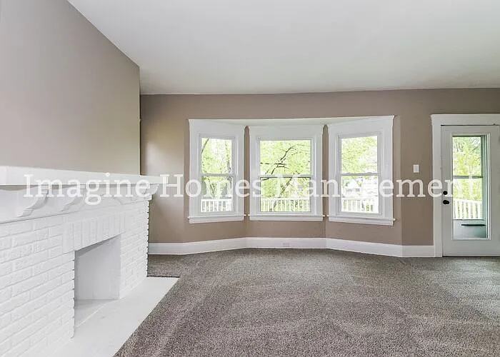 2 bed, 1.0 bath, 1012 sqft, $1,500 — Photo 4