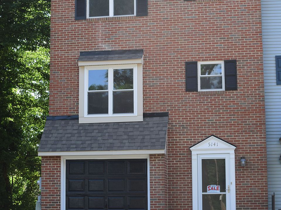 End unit with garage