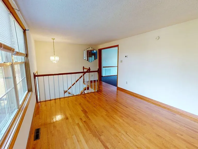 975 Murray Ln — Photo 4