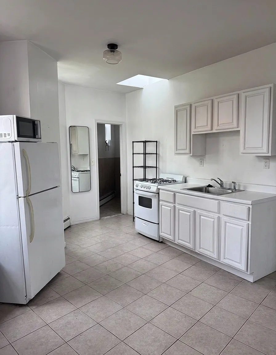 441 Hart Street — Photo 3