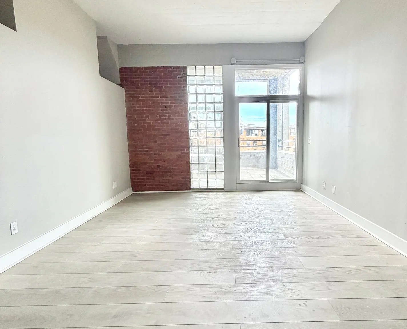 1 bed, 850 sqft, $1,875 — Photo 2