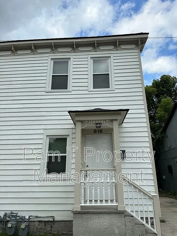 2 bed, 1.0 bath, 865 sqft, $1,599 — Photo 2