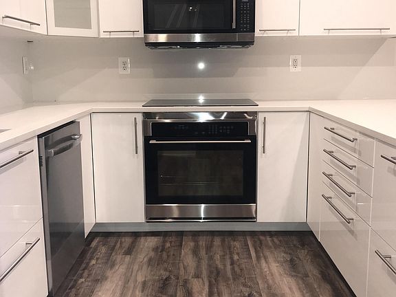 2nd image of 44888 Tiverton Sq