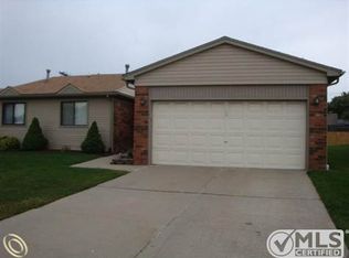 13647 Villa Pointe Dr, Warren, MI 48088