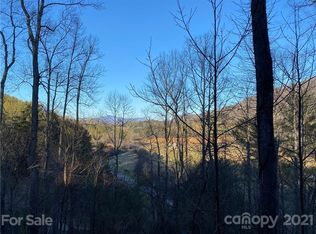 7 Riverside Hills Rd, Burnsville, NC 28714