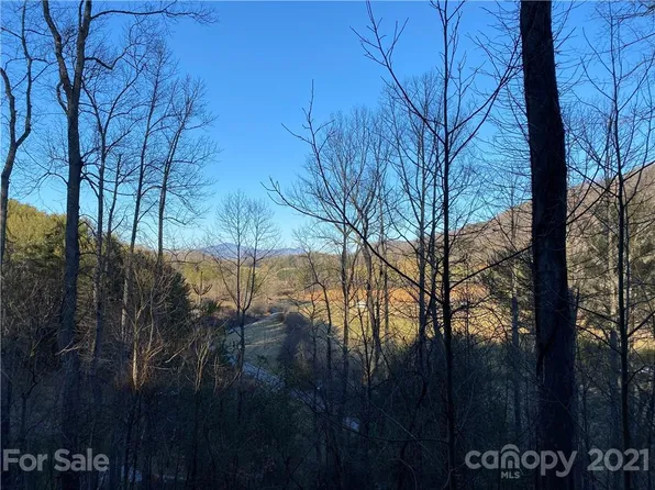 7 Riverside Hills Rd, Burnsville, NC 28714