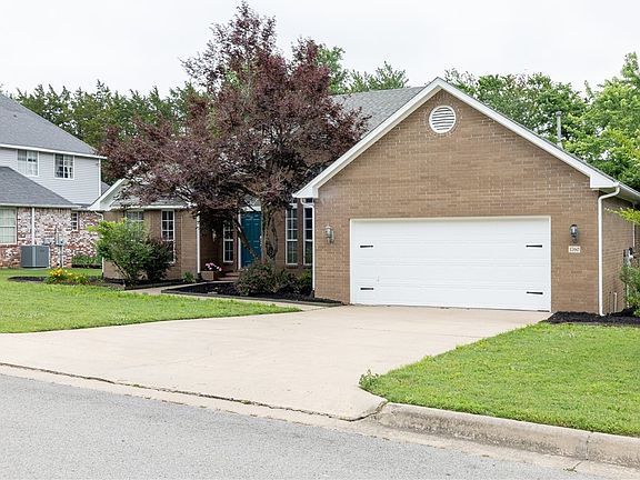 2nd image of 1760 N Glenbrook Pl