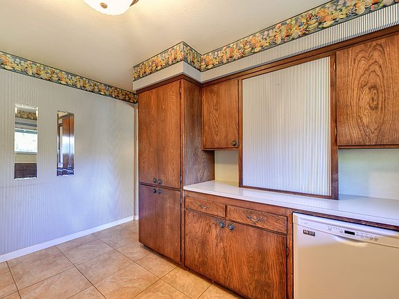 5th image of 613 Juanita Way