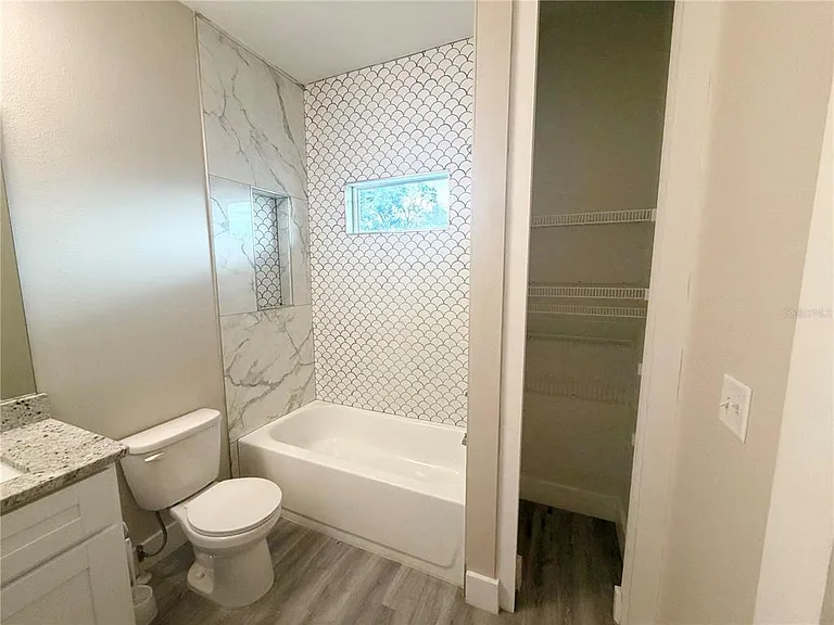 2125 W Saint Joseph St — Photo 24
