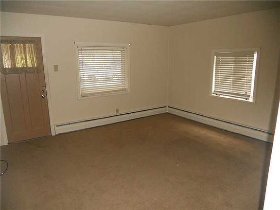 4th image of 528 Speer St