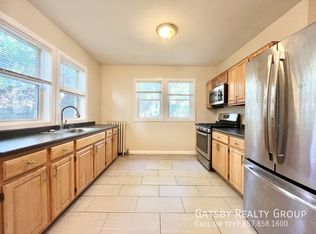 17 Park View St #1R, Dorchester, MA 02121