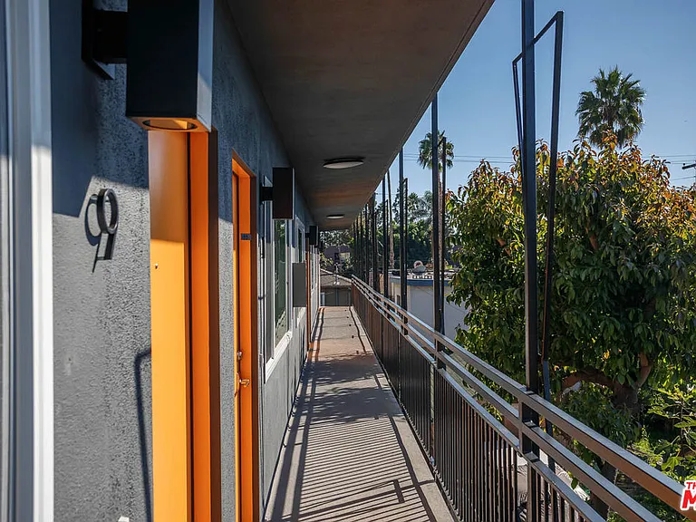 6244 De Longpre Ave #14 — Photo 7