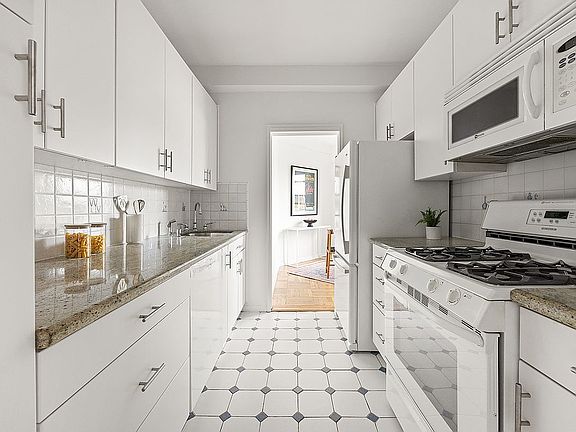 4th image of 10 Plaza St E APT 12H