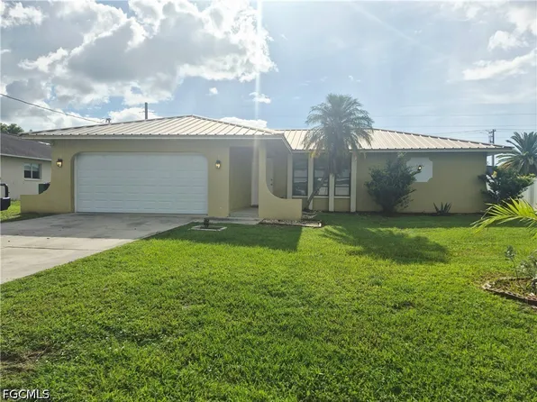 3206 SE Santa Barbara Pl, Cape Coral, FL 33904