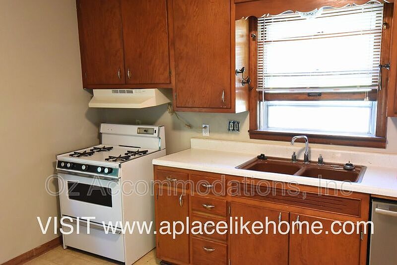 1st image of 3034 N 84th Ter