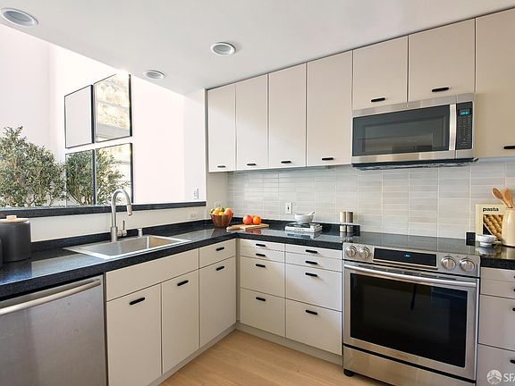 3rd image of 411 Francisco St Unit 105F