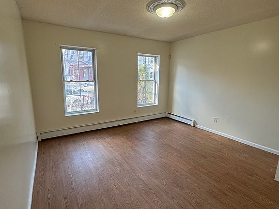 4th image of 83 Kensington St Unit 1