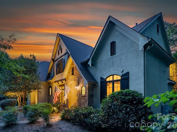 3003 Ocaso Ct, Matthews, NC 28104