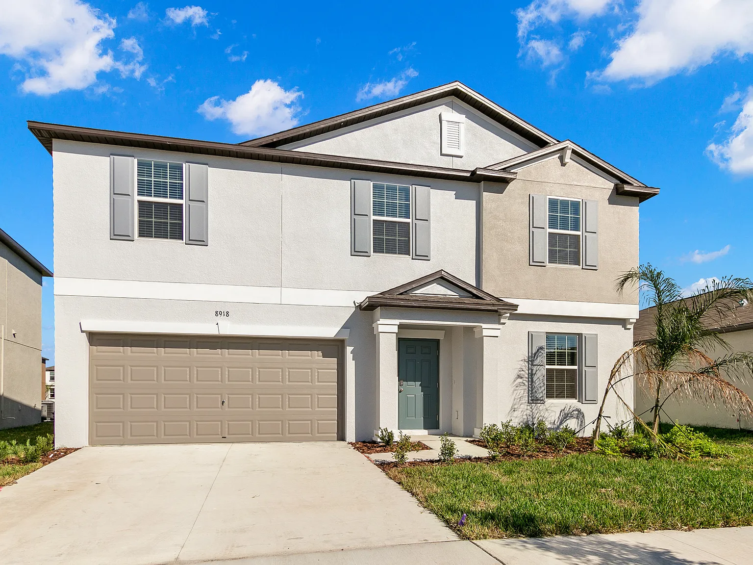5 bed, 2.5 bath, 2896 sqft, $2,850 — Photo 2