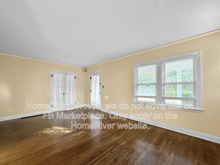 1531 E 20th St — Photo 3
