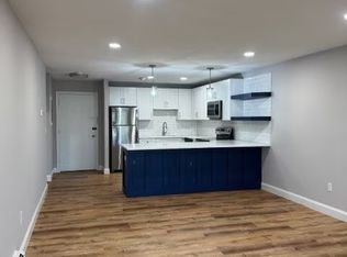 755 Oaklawn Ave #304, Cranston, RI 02920