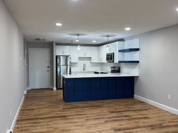 755 Oaklawn Ave #304