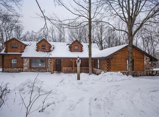 1311 Emerald Dr, Hartford, WI 53027