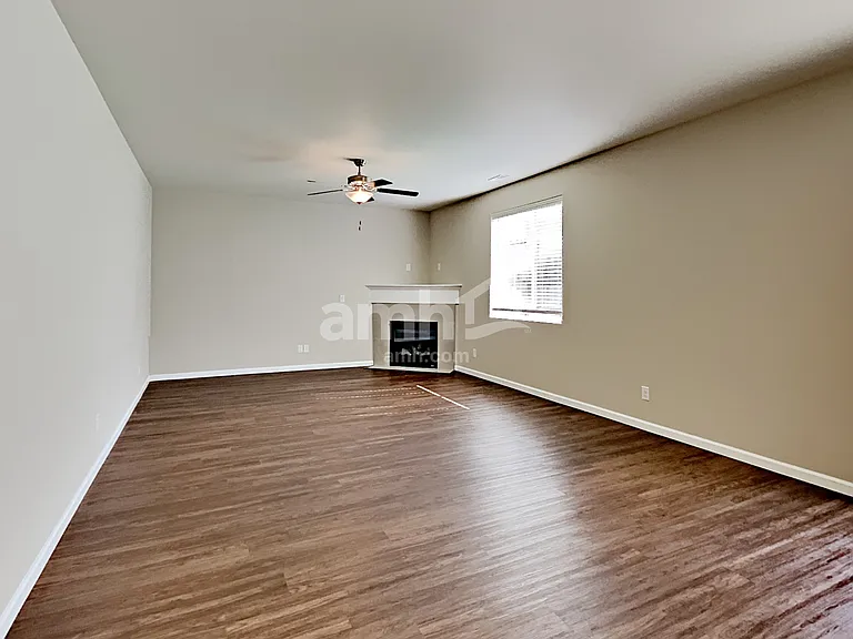 245 Iris Ln — Photo 6