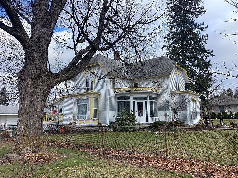 1st image of 138 S 2nd St NE