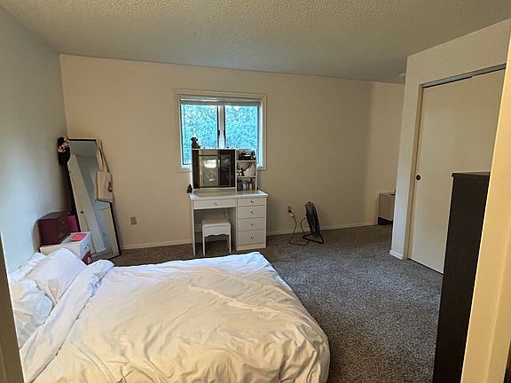 3rd image of 950 Dutchman Dr #8