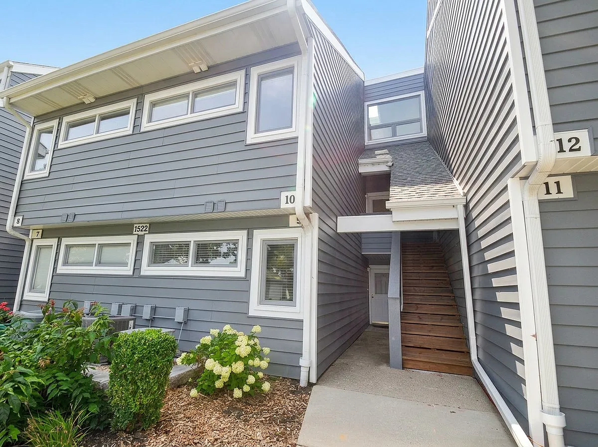2 bed, 1168 sqft, $2,300 — Photo 2