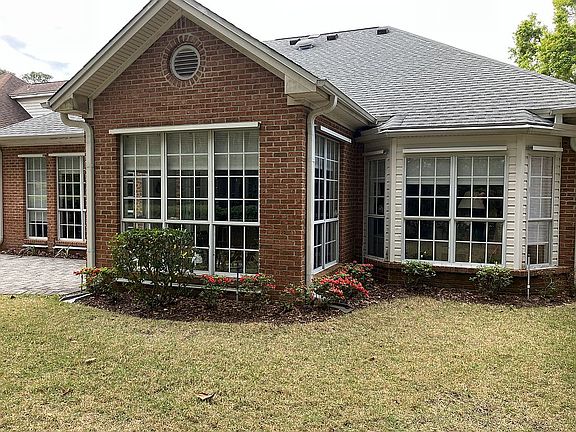 2nd image of 1479 Oakmont Pl