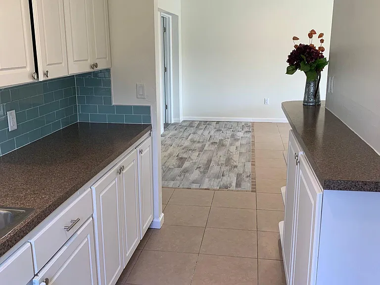 825 Clarke Ave — Photo 12