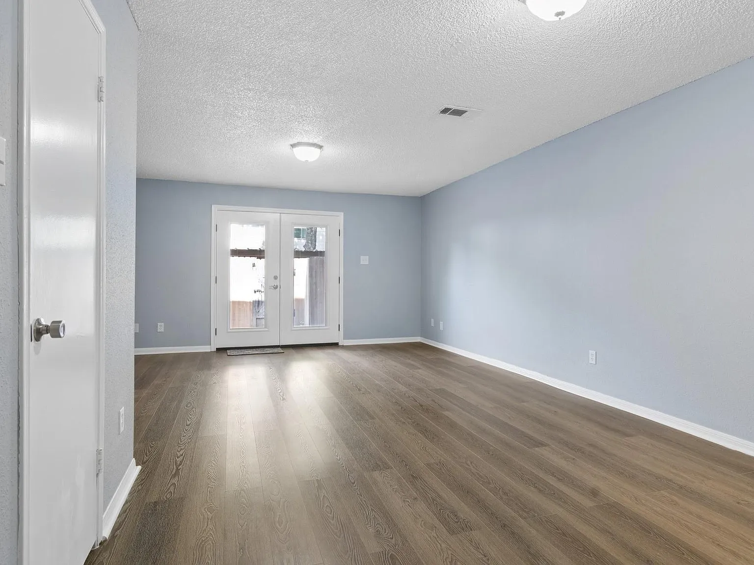 2 bed, 2.5 bath, 1281 sqft, $1,875 — Photo 3