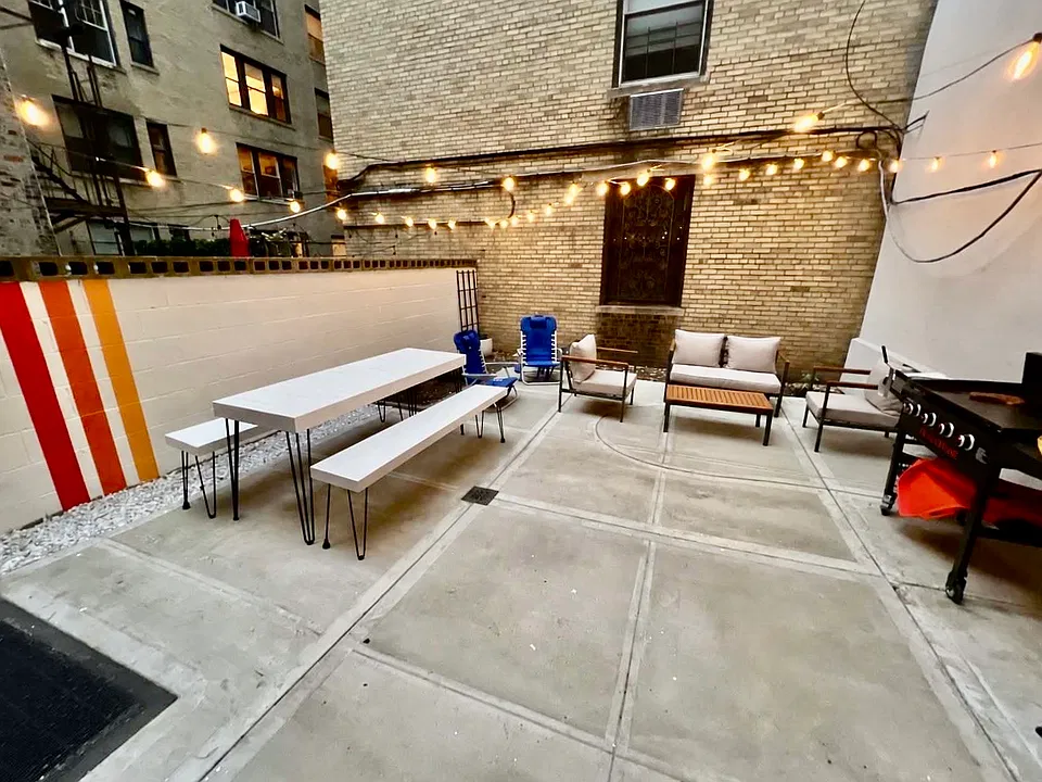 253 W 93rd St #1N