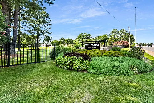 Staples Mill Townhomes Photo 1