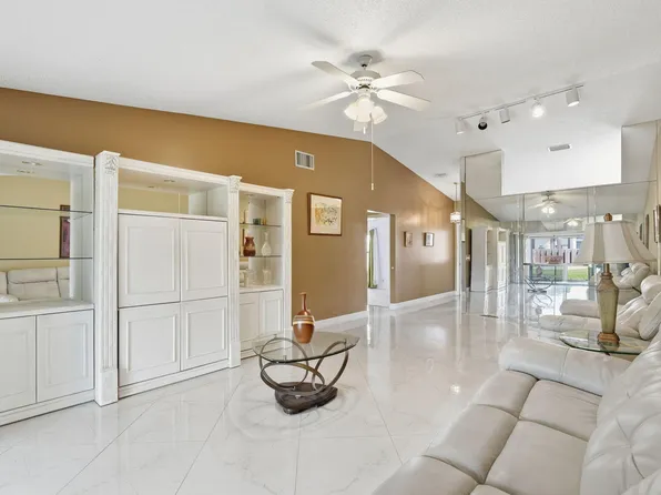 809 Sky Pine Way #F, Greenacres, FL 33415