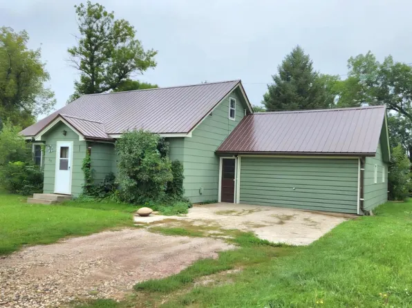 215 7th St, Ipswich, SD 57451