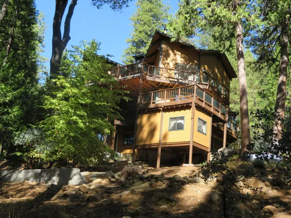3281 Mountain Lake Dr, Pollock Pines, CA 95726