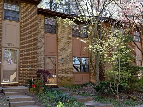 2006 Headlands Cir, Reston, VA 20191
