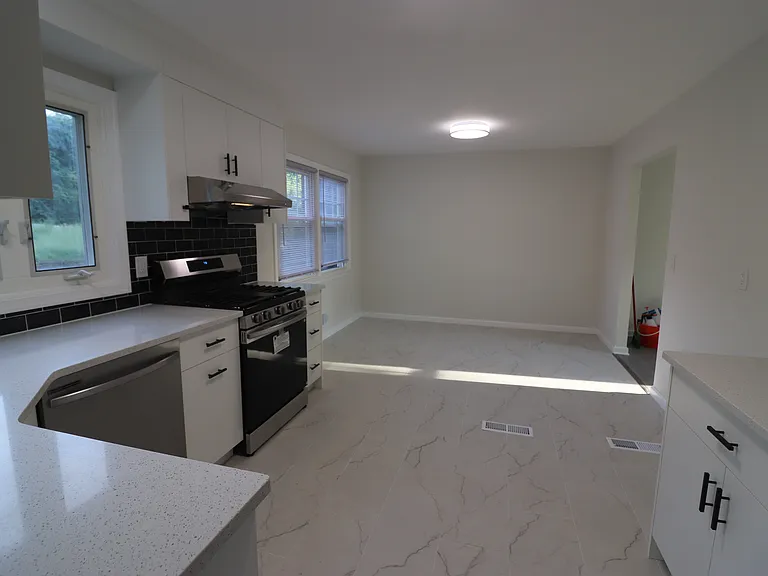 387 Gilbert St — Photo 9