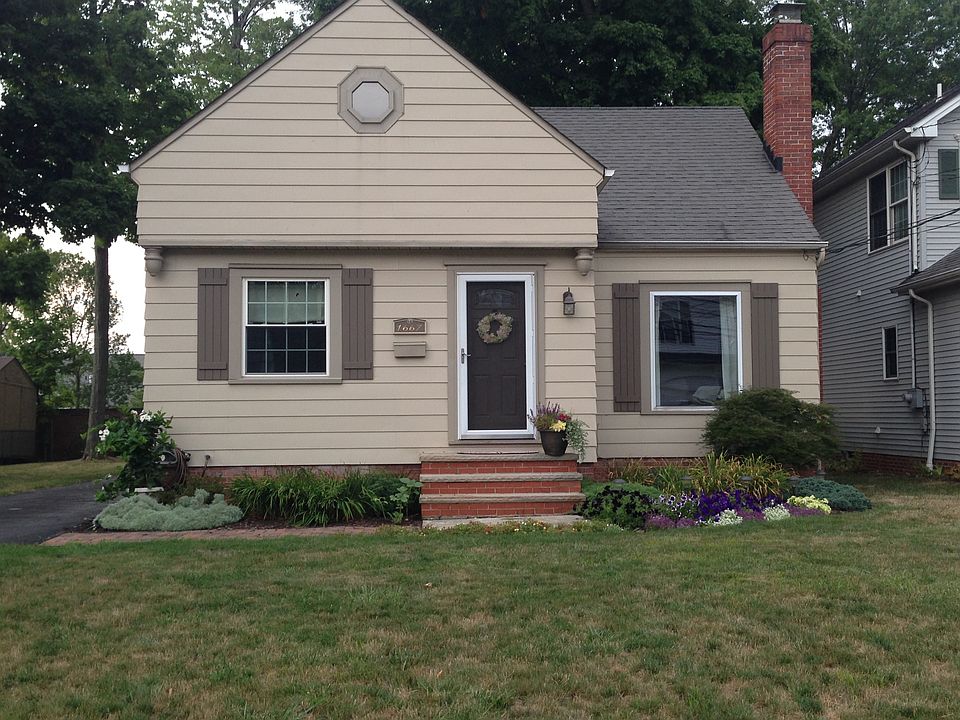 1st image of 1667 Parker Dr