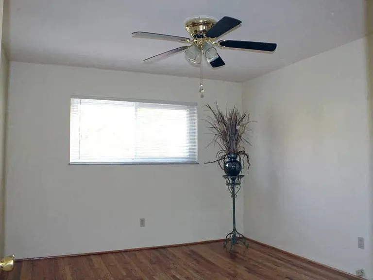 White Bluff Apartments — Photo 16