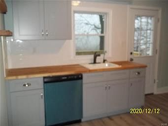 4th image of 1095 Riverview Dr