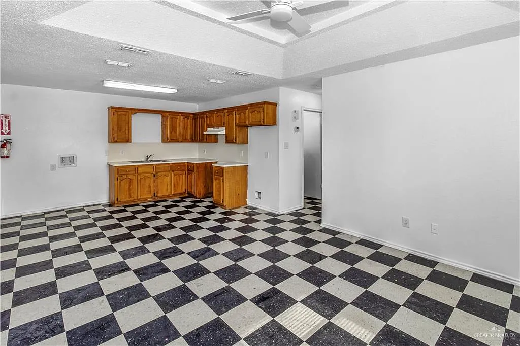 2 bed, 1.0 bath, 2310 sqft, $750 — Photo 4