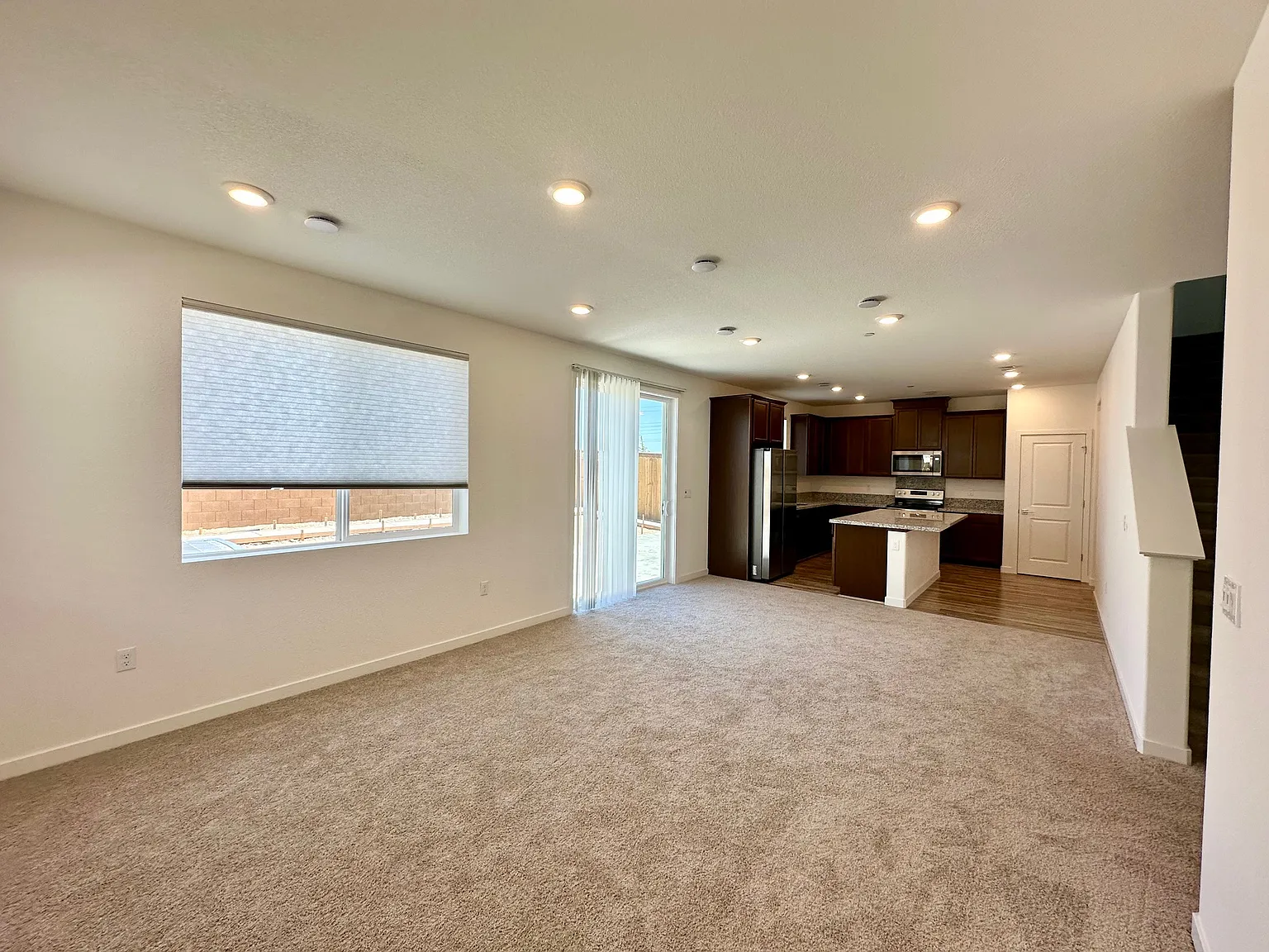 4 bed, 1994 sqft, $3,095 — Photo 4